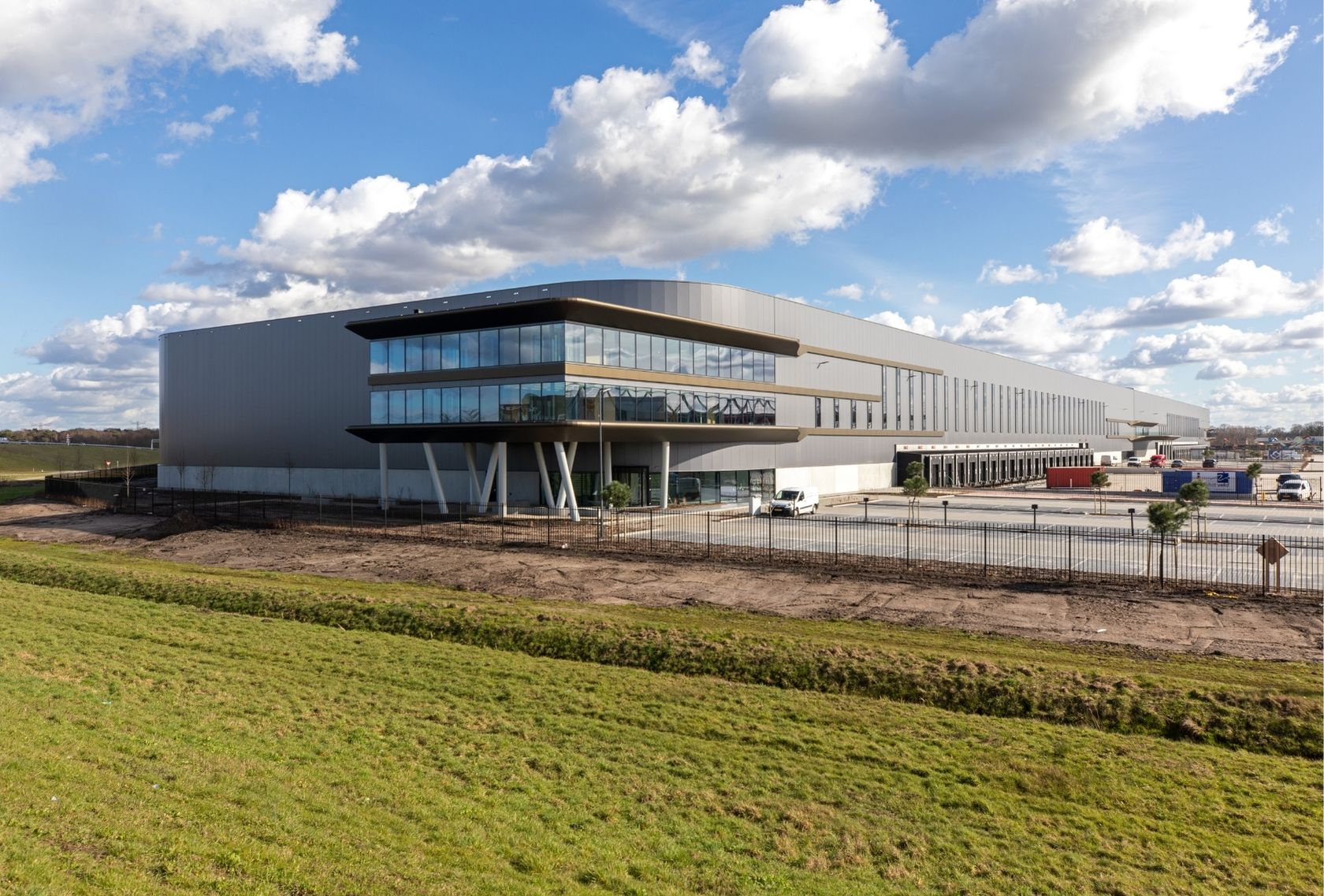 Het grootste aantoonbaar circulaire distributiecentrum van Nederland, voor Bleckmann in Almelo. 