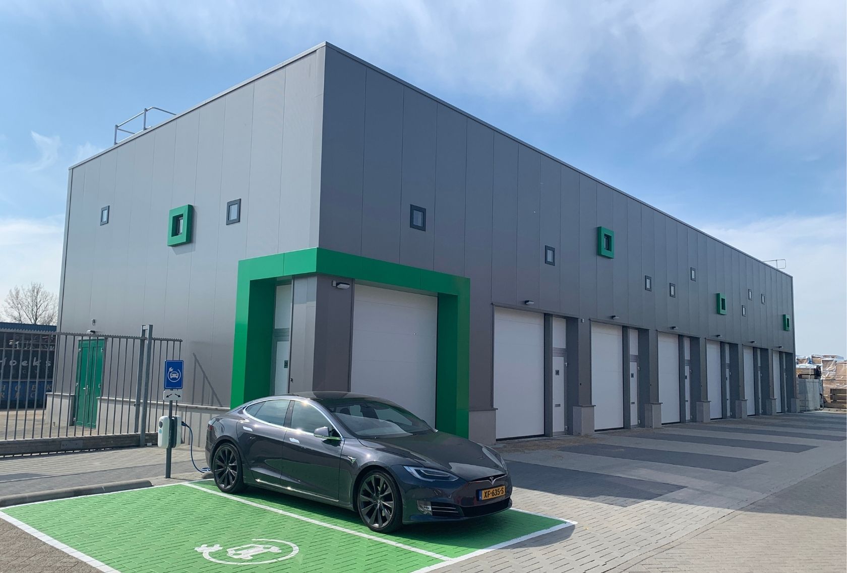 De eerste volledig circulaire bedrijfshal van Nederland: pilot Nexteria, een volledig demontabel en energieneutraal gebouw in Deventer. 